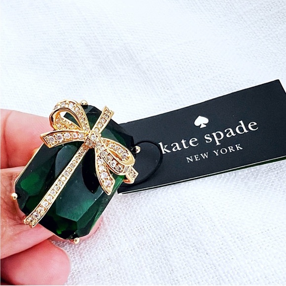 kate spade Jewelry - Kate Spade Emerald Green and Gold Bow Gift Pave Present Cocktail Ring